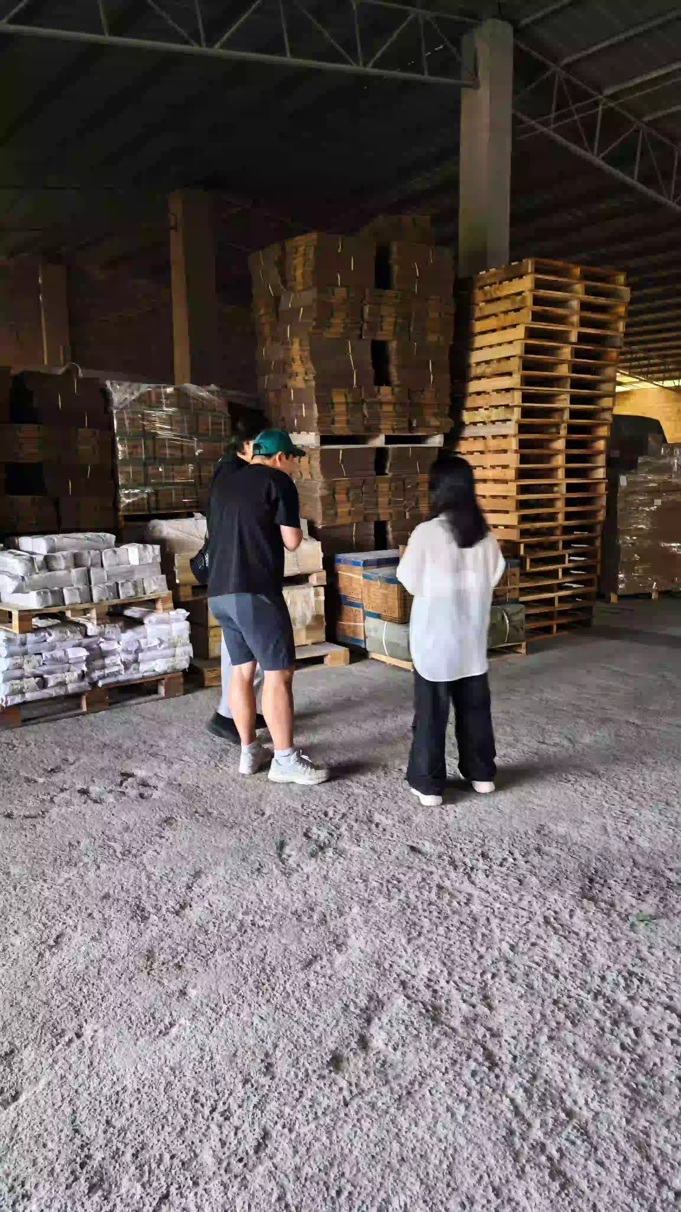 Korean customer inspecting EXPANDAG expansive mortar warehouse during supplier evaluation